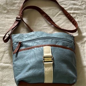 Crossbody handbag, rarely used, great condition, many pockets